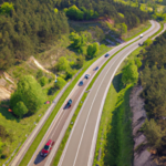 Czym się charakteryzują samochody terenowe i dlaczego warto je mieć?